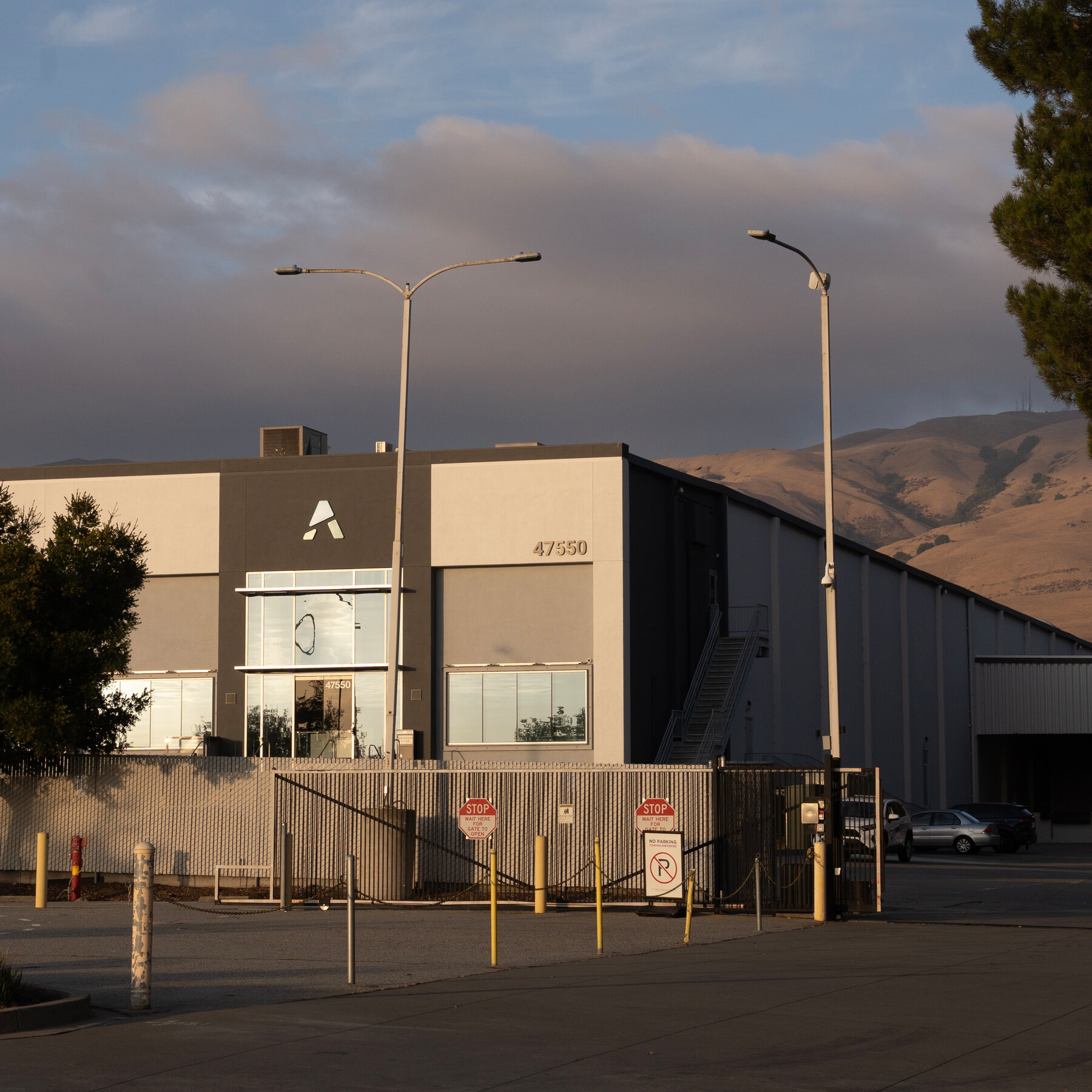 How a Blacklisted Chinese Tech Giant Kept Buying America’s Best A.I. Chips