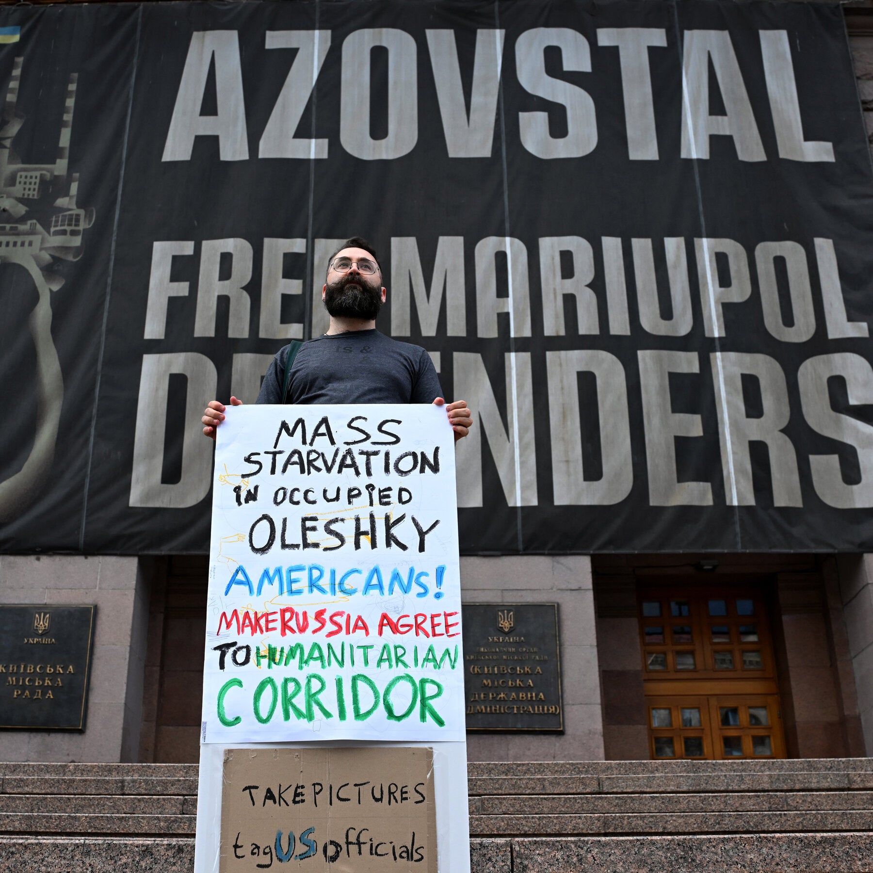 Trapped in a Kill Zone, a Ukrainian City Is Beginning to Starve
