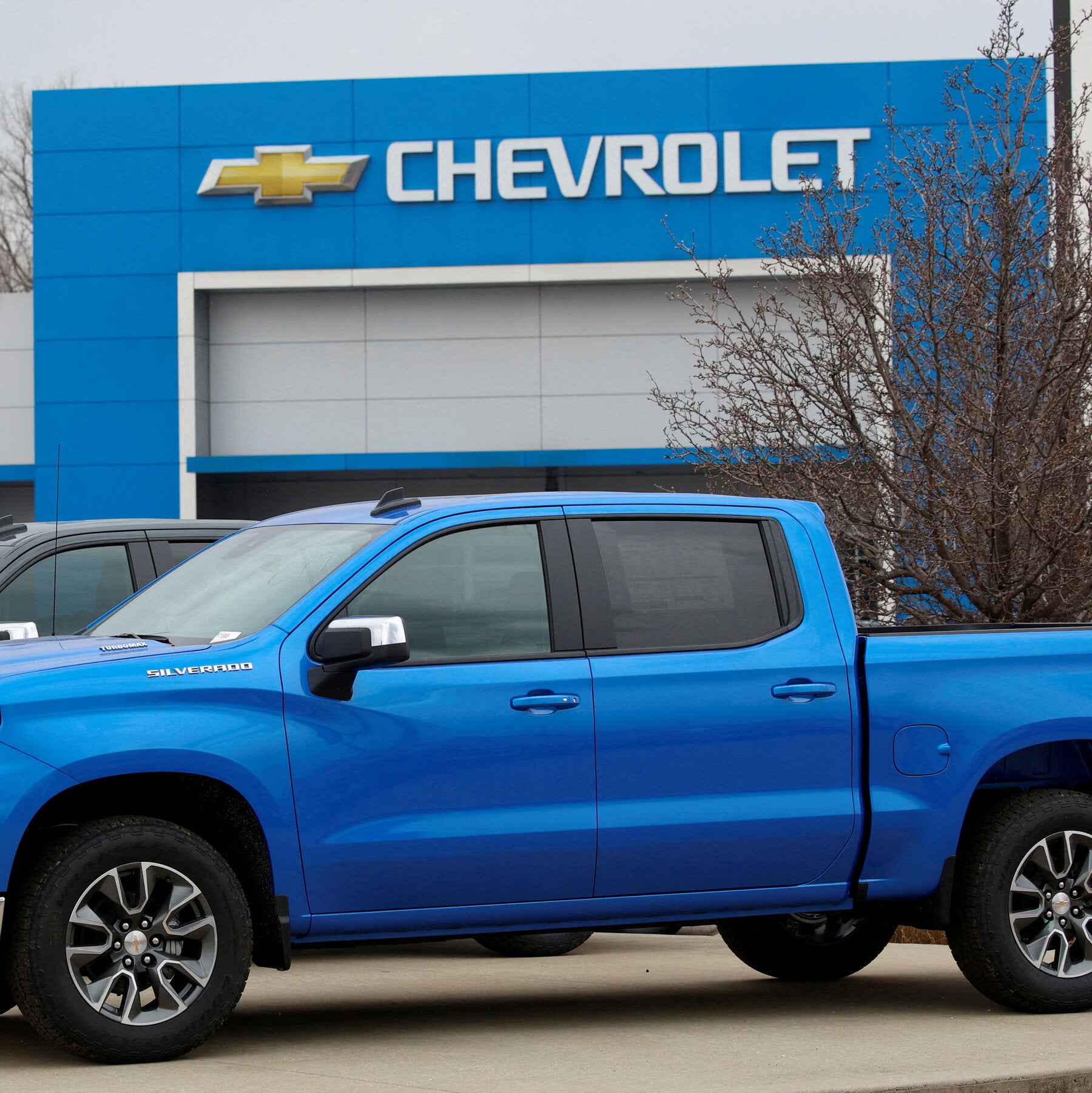 Sales of Hulking Pickups and S.U.V.s Sag as Fuel Prices Soar