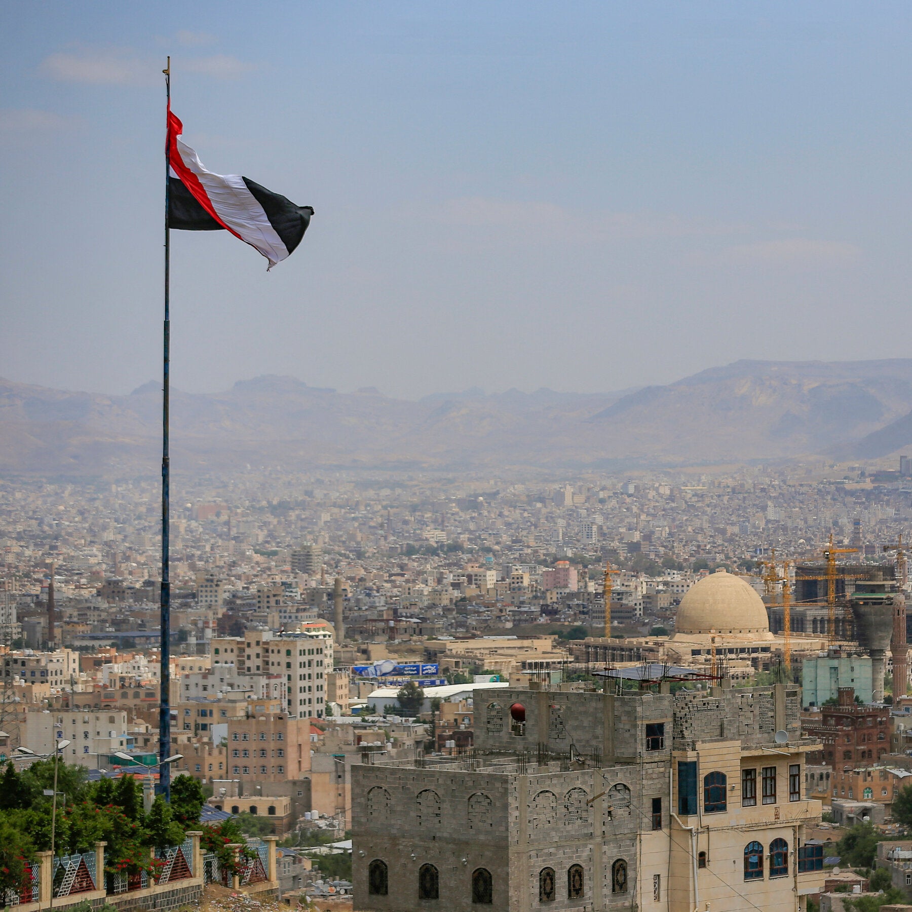 Fighting Intensifies in Yemen, Raising Fresh Fears of All-Out War