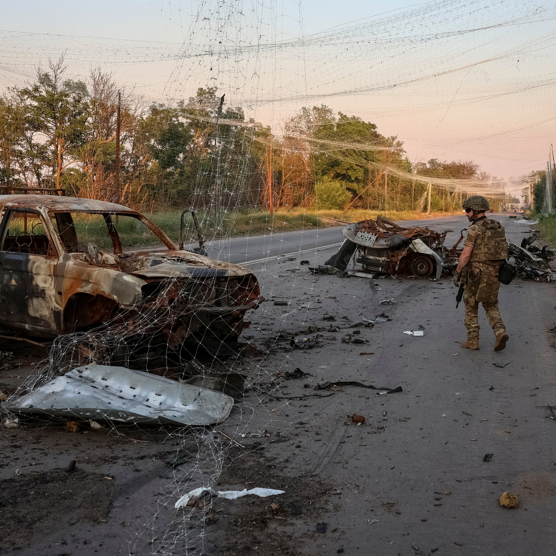 Far From Kyiv and Moscow, Soldiers Stalk Ruins and Evade Drones on the Front