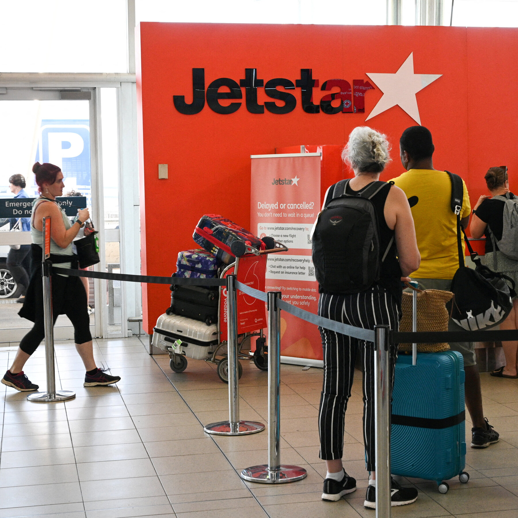 Budget Airline Jetstar to Charge Fees for Using the Overhead Bin