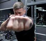 خشن و خونین اما محبوب جوانان؛ از بوکس بدون دستکش چه می‌دانیم؟