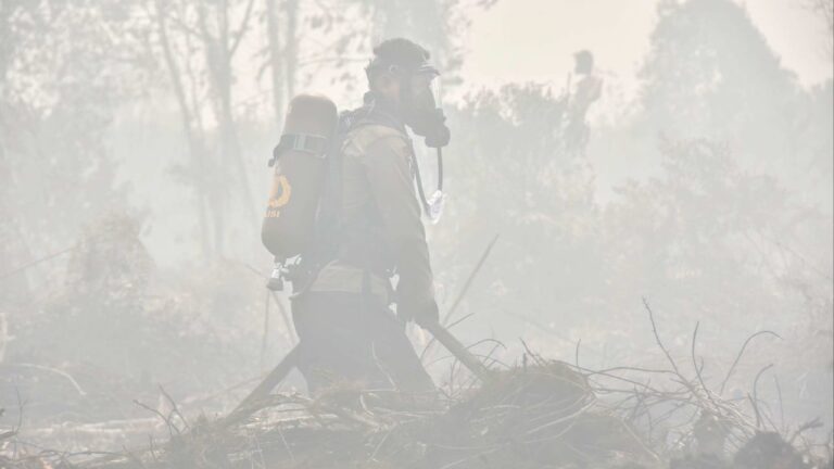 Indonesia opens its skies to Malaysian rainmakers as haze crisis deepens