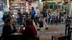 «حال دل‌مان خوب نیست»؛ بازگشت نسبی زندگی روزمره در کنار اضطراب و فشار اقتصادی