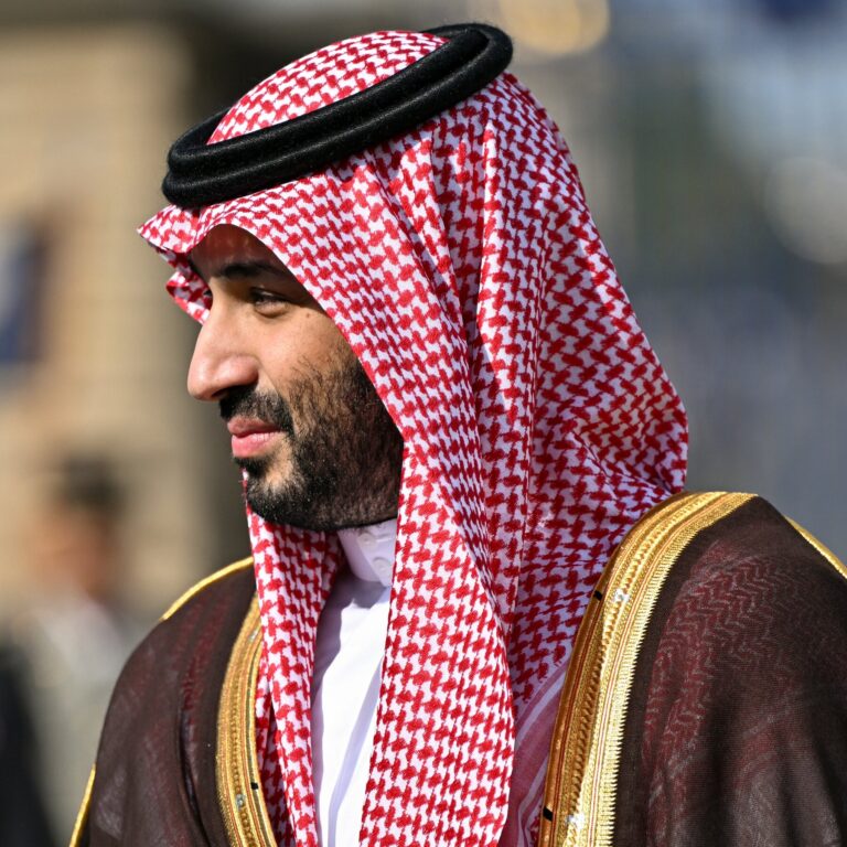 Saudi Leader Meets U.S. Commander as Houthi Attacks Threaten Oil Markets