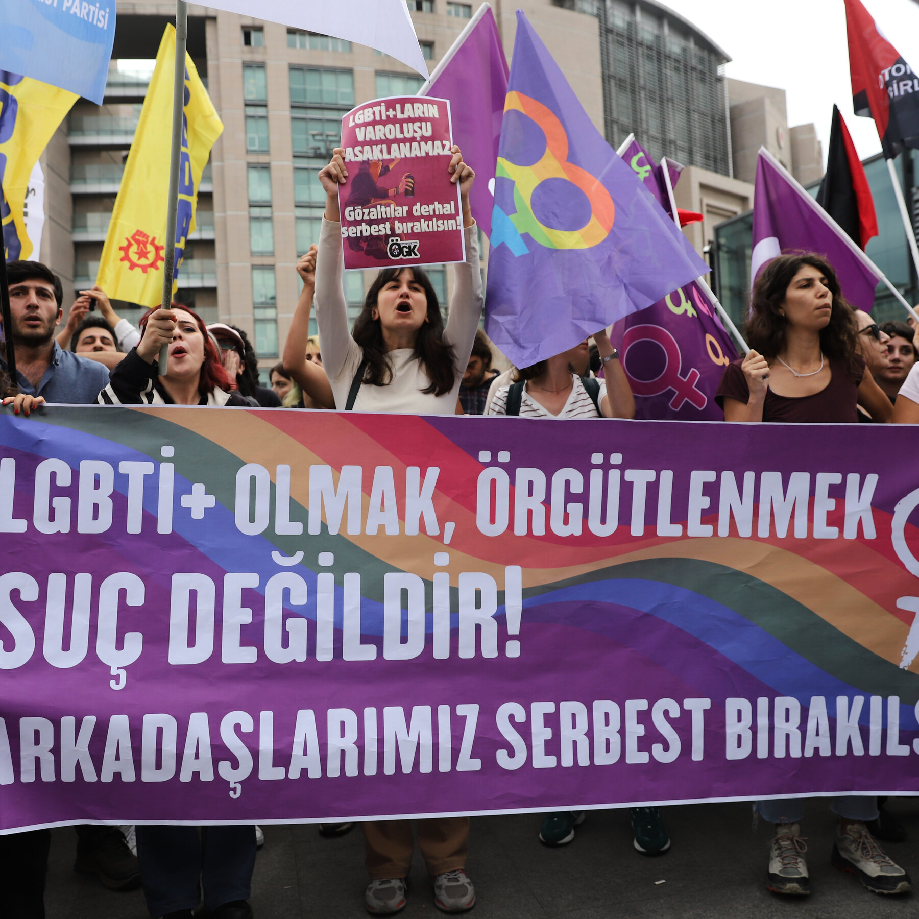 Turkey Begins Broad Crackdown on L.G.B.T.Q. Community