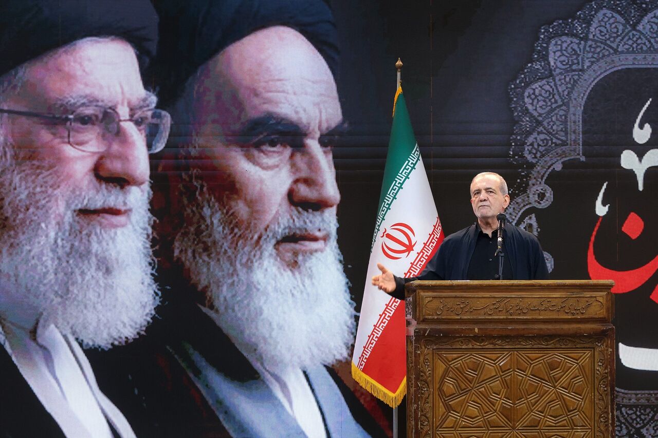 پزشکیان: عزت و سربلندی امروز ایران به برکت رهنمودهای رهبر شهید انقلاب است