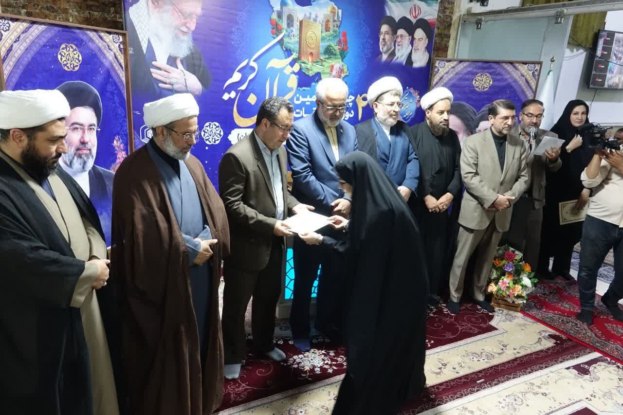 ۵۶ برگزیده چهل و نهمین دوره مسابقات قرآن کریم کرمانشاه تجلیل شدند