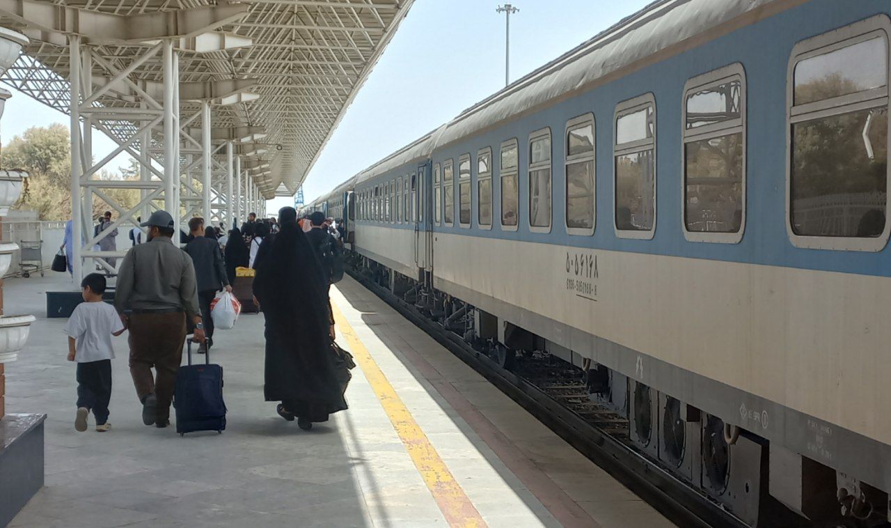 انتقال ایمن مسافران قطار در راه‌آهن شمالشرق(۱) پس از آسیب به زیرساخت‌های ریلی