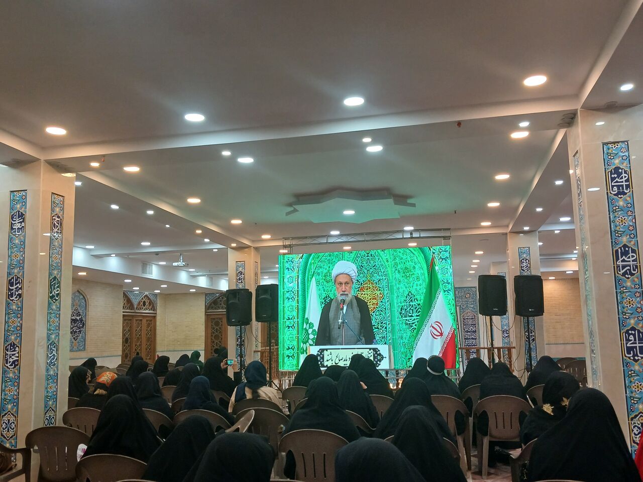 نماینده ولی فقیه در فارس: مسجد آباد در امور جامعه نقش‌آفرین است