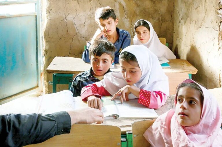 حفظ مدارس روستایی زنجان برای جلوگیری از مهاجرت ضروری است