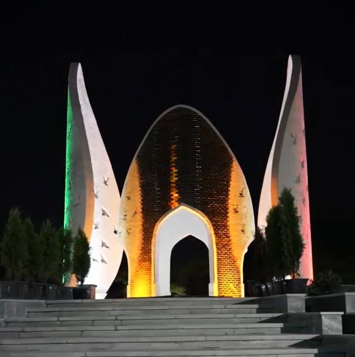 فیلم| آیین رونمایی از یادمان شهدای گمنام بوستان ملت مشهد