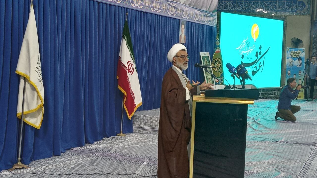 اعتکاف الگوی حکمرانی مردمی و شبکه‌ای است / جمعیت معتکفان باید به ۱۰ میلیون نفر برسد