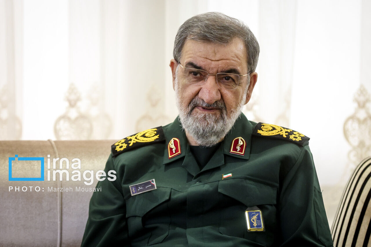سرلشکر رضایی: آمریکا جلب اعتماد کند تا  مذاکره کنیم