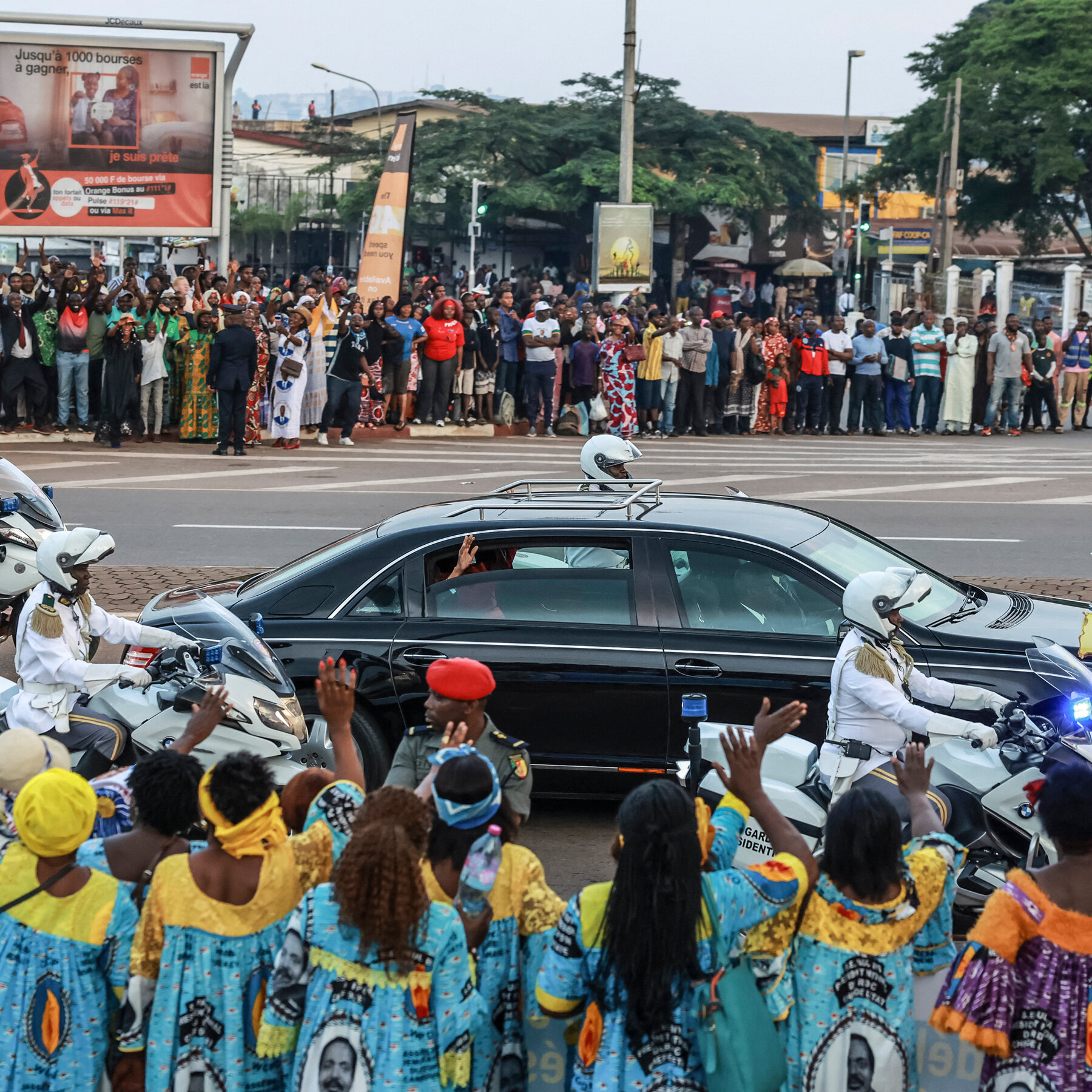 Cameroon’s Aging President Returns From Monthslong Stay Abroad