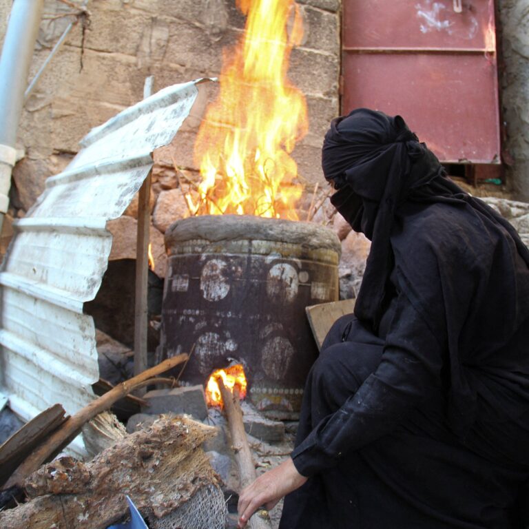 Yemeni City of Taiz Running Out of Essentials as Houthis Close in