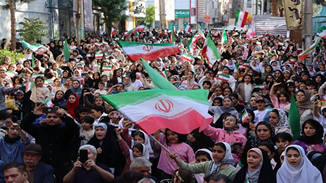 تجدید میثاق دختران روستای همدانک با آرمان‌های انقلاب اسلامی + عکس و فیلم