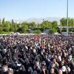 مراسم اقامه نماز بر پیکر رهبر شهید انقلاب و خانواده ایشان در مصلی تهران _ ۲