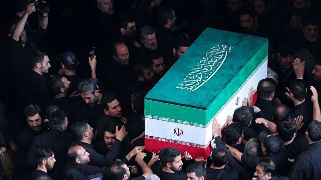 آیین رسمی استقبال از پیکر مطهر رهبر شهید انقلاب در عراق + فیلم