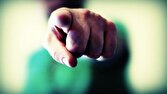 رمزگشایی از یک مشکل رایج اجتماع؛ چرا یکدیگر را به آسانی قضاوت می‌کنیم؟