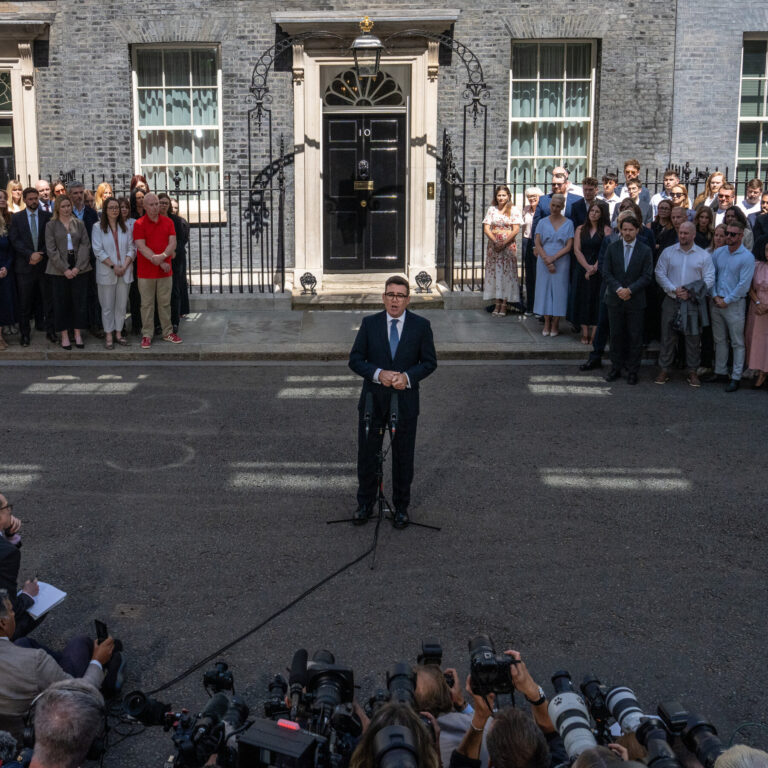 UK’s New Prime Minister Burnham Orders Cut in Taxes on Electricity