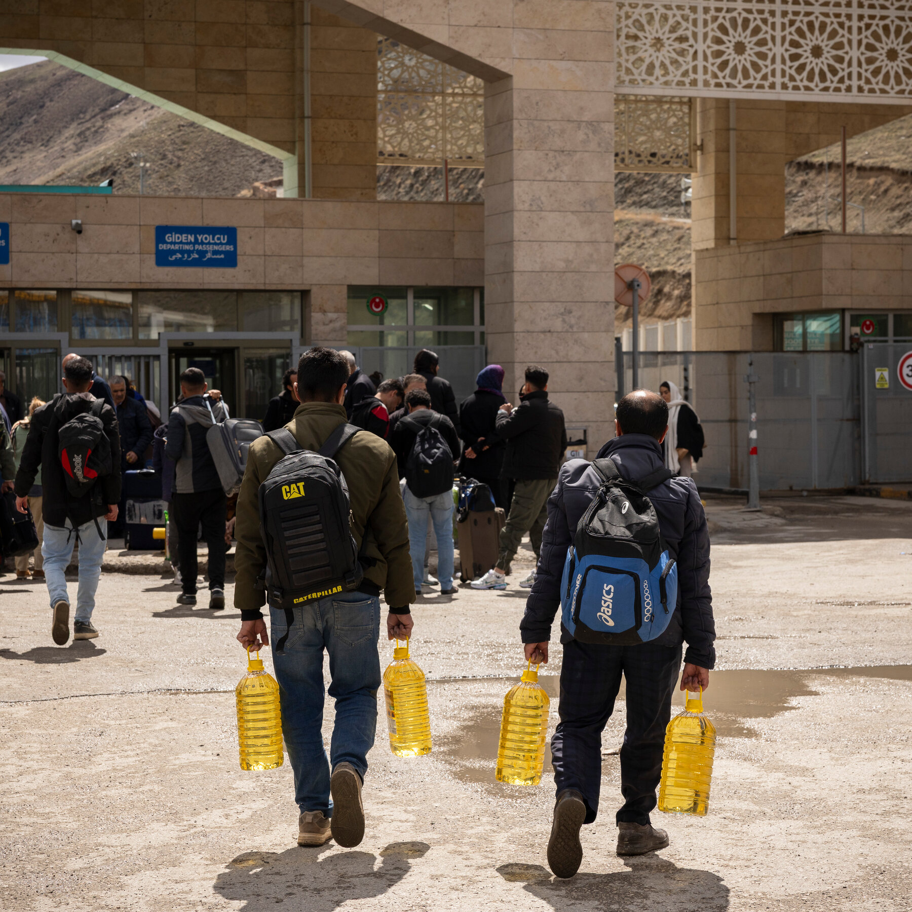 On Iran’s Border, Cooking Oil Trade Is a Snapshot of the Country’s Struggles