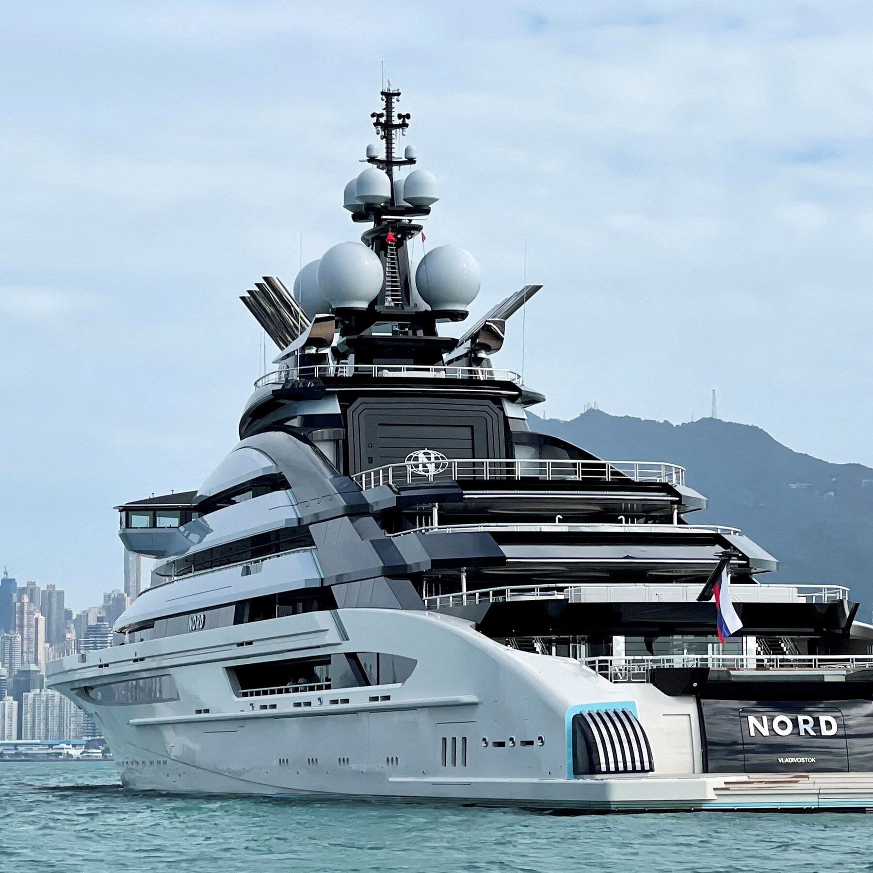 Luxury Yacht Linked to Russian Oligarch Passes Through Strait of Hormuz