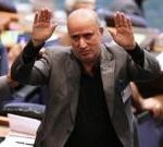 مهدی تاج، رئیس فدراسیون فوتبال ایران، از فرودگاه تورنتو به ایران بازگشت