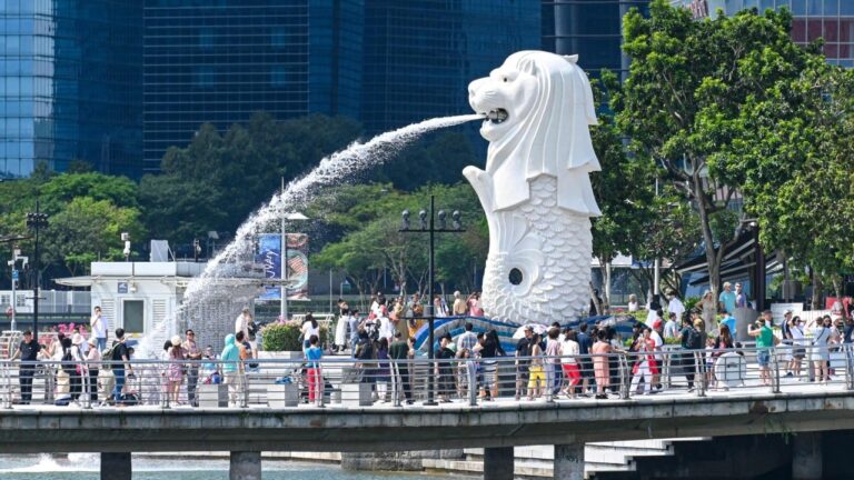 Indonesian arrested in Singapore over fake banknotes was victim of fraud: lawyer