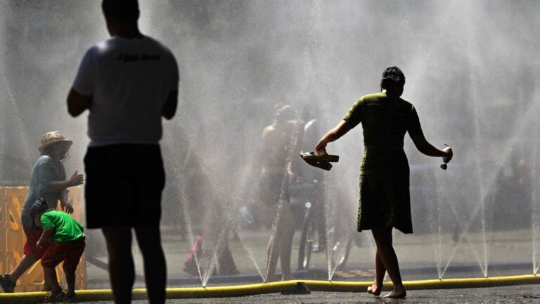 Singapore’s Lee Kuan Yew seen as cool guy amid Europe’s deadly heatwave