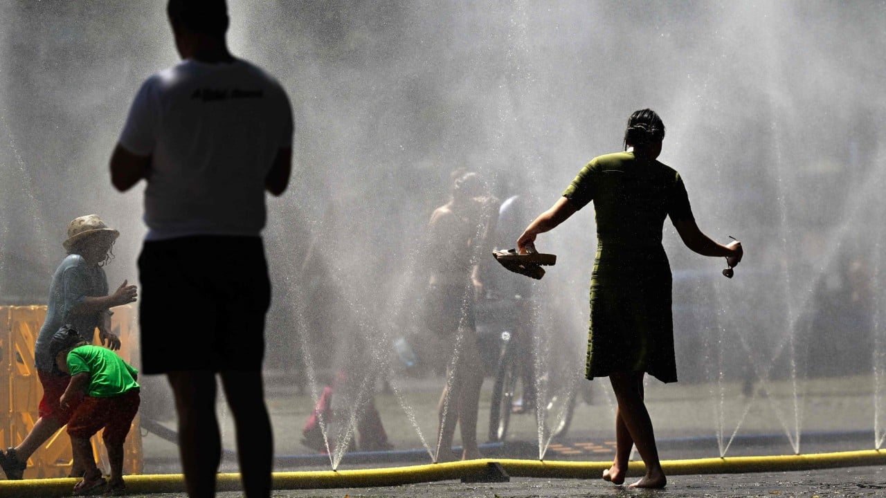 Singapore’s Lee Kuan Yew seen as cool guy amid Europe’s deadly heatwave