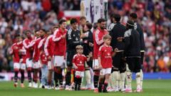 Sons of officer who died in A66 crash lead out Man Utd as mascots