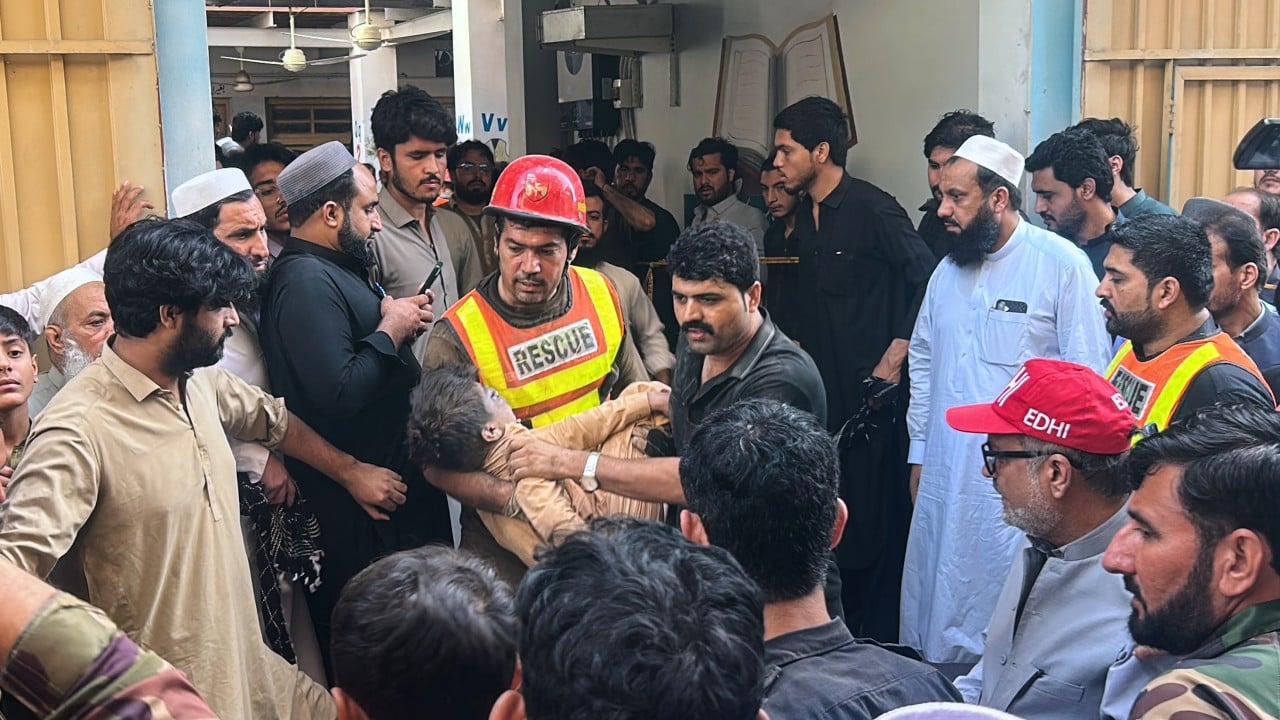 28 dead, mostly pupils, in Pakistan after school roof collapses