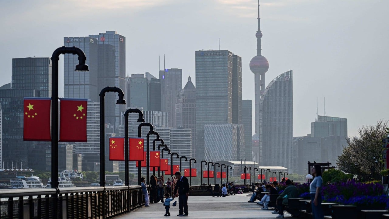 Trade tensions make rest of world less keen to invest in US and China, survey finds