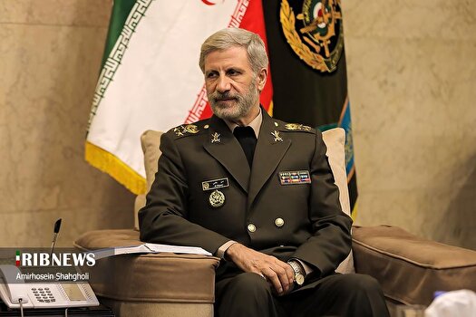 فرمانده کل ارتش: سربازان مظهر اقتدار ارتش هستند