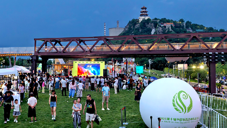 Beijing landmarks turn into open-air cinemas this summer