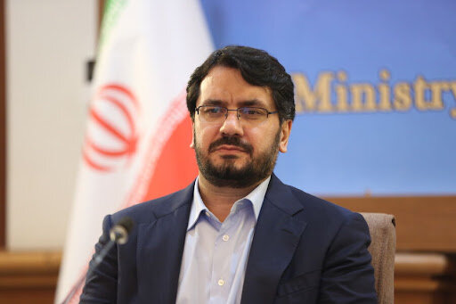 انتقاد وزیر رئیسی از معاون پزشکیان با انتشار تصویر کیک بریدن قائم پناه و علی اکبر صالحی + متن و عکس
