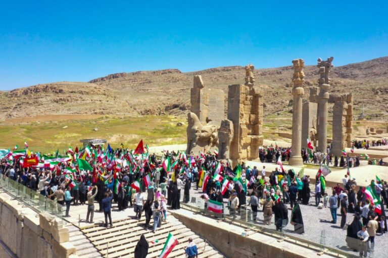 Crowds gather at Persepolis to mark anniversary of Leader’s visit to Fars province