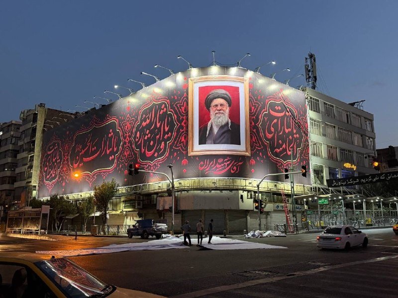 New Tehran mural honors Martyred Leader amidst farewell ceremonies