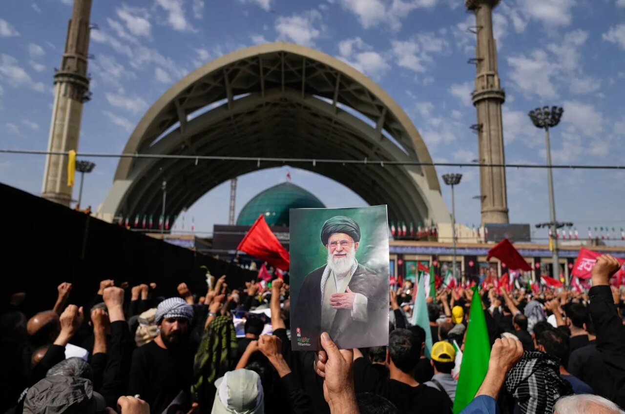 Foreign mourners at Leader's funeral: 'We lost our father'