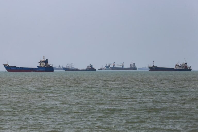 Iran, Oman move to finalize new Hormuz shipping corridor