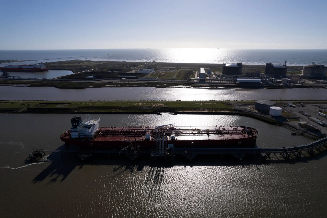 US-Venezuela oil agreement: A ‘Historic transaction’ or ‘historic robbery’!?