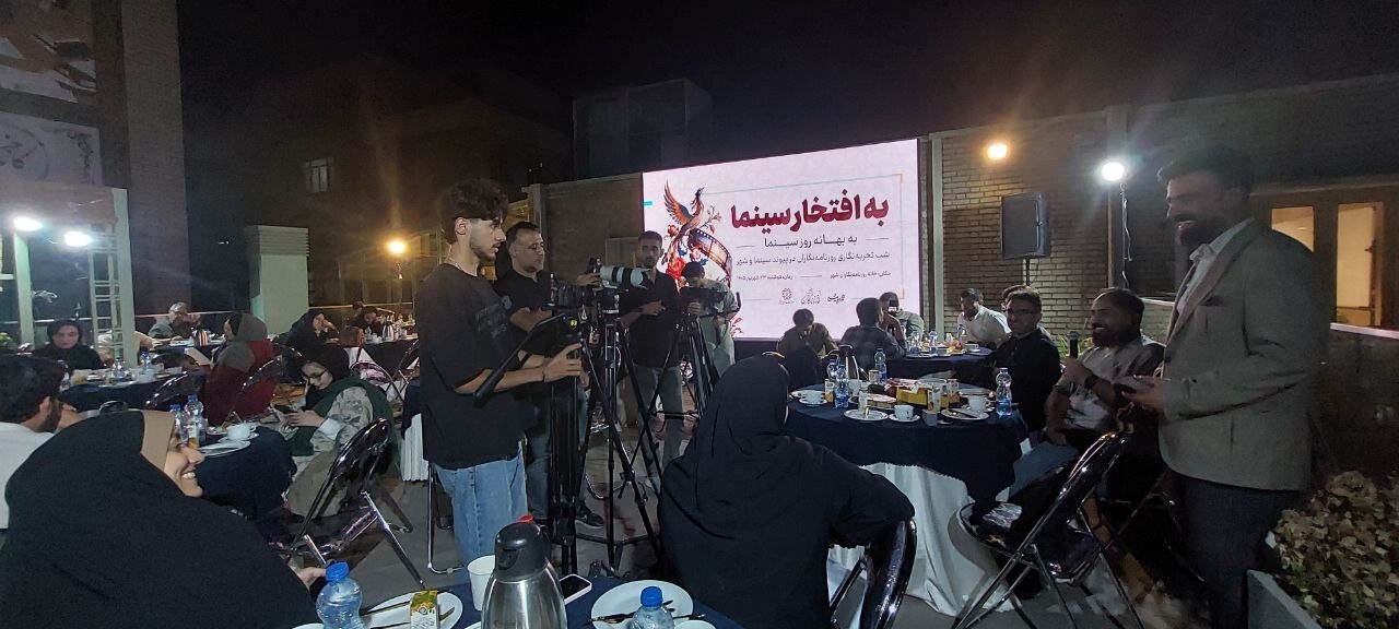 Iranian journalists discuss ties between cinema, city in Tehran gathering