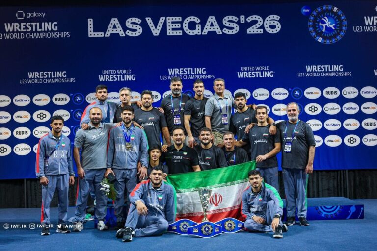 Leader congratulates U23 freestyle wrestling team on world championship
