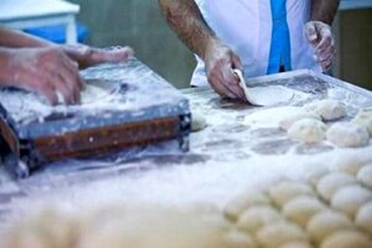 توقیف کامیون حامل ۵ تن آرد خارج از شبکه توزیع در کوهدشت