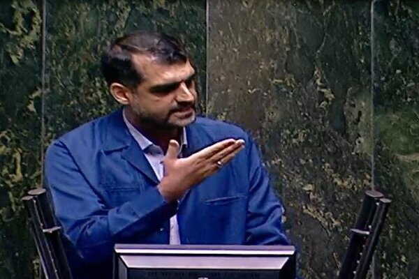 انتقاد شدید نماینده قم از تعطیلی مجلس/ مجلسی که باید در راس امور باشد ۸۰ روز تعطیل است/ یک وبینار گذاشتند ۱۰ بار از سیستم بیرون افتادیم