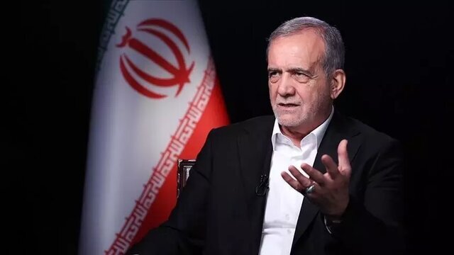 پیام پزشکیان همزمان با مراسم وداع با پیکر رهبر شهید/ پرچم قائد شهید بر زمین نمی‌ماند