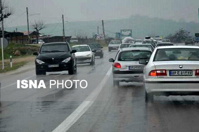 لغزندگی جاده‌ها بر اثر اولین باران پاییزی در کرمانشاه
