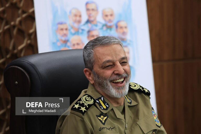 سخنان منتشرنشده از آخرین دیدار سرلشکر موسوی با فرماندهان ارتش/ من مدافع ایرانم بیایید پشت من به خط بایستید/ ارتش بداند که ارتش ایران است